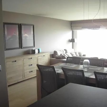 Luxe Appartement, Zeezicht, Garage En Topligging דירה *